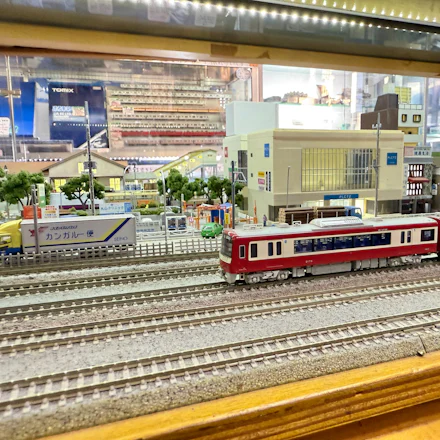 【横須賀】自分の車両が街を走る。大人が通う鉄道模型店「アークショップ」